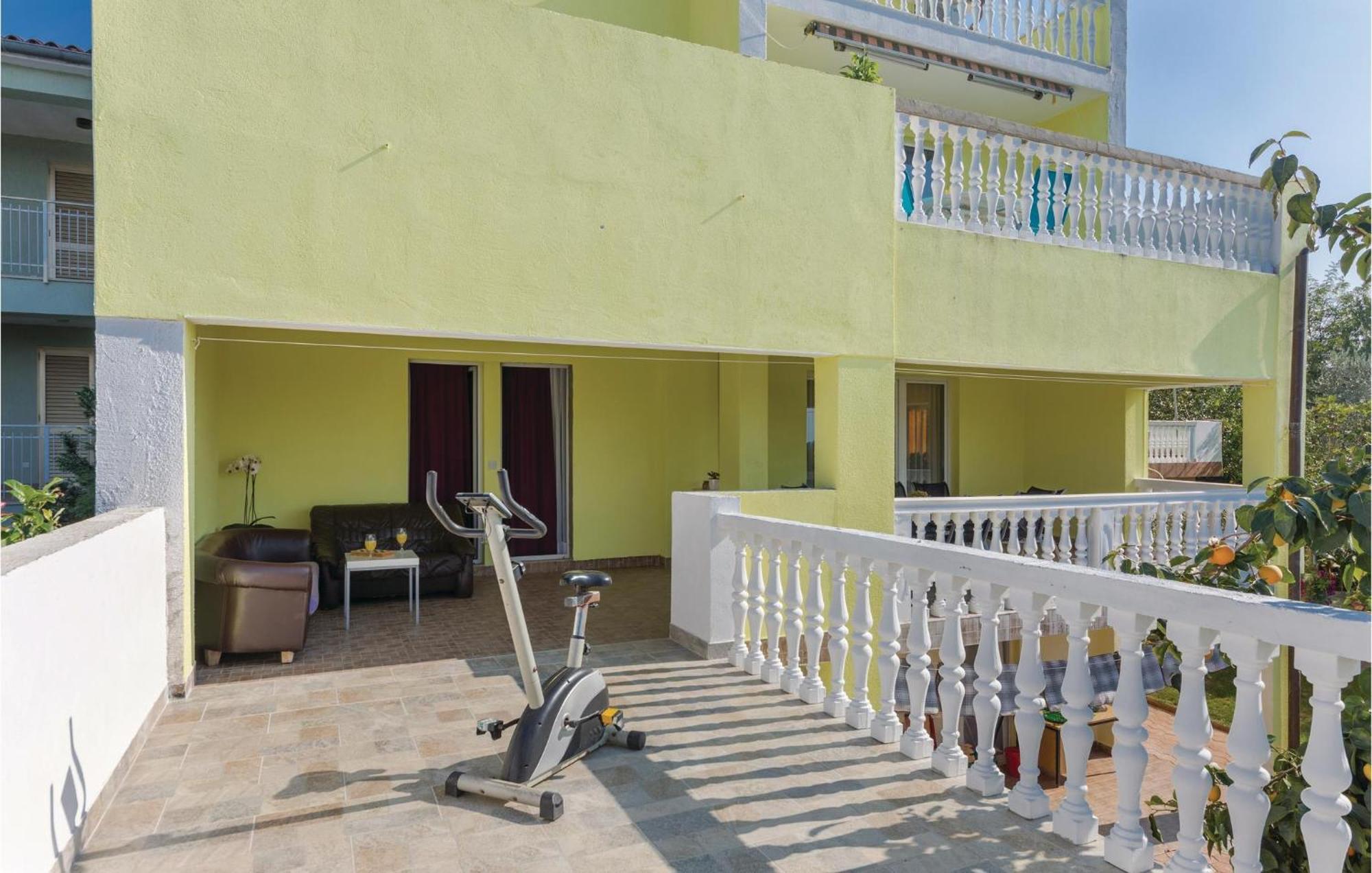 4 Bedroom Beautiful Apartment In שטיניאן מראה חיצוני תמונה