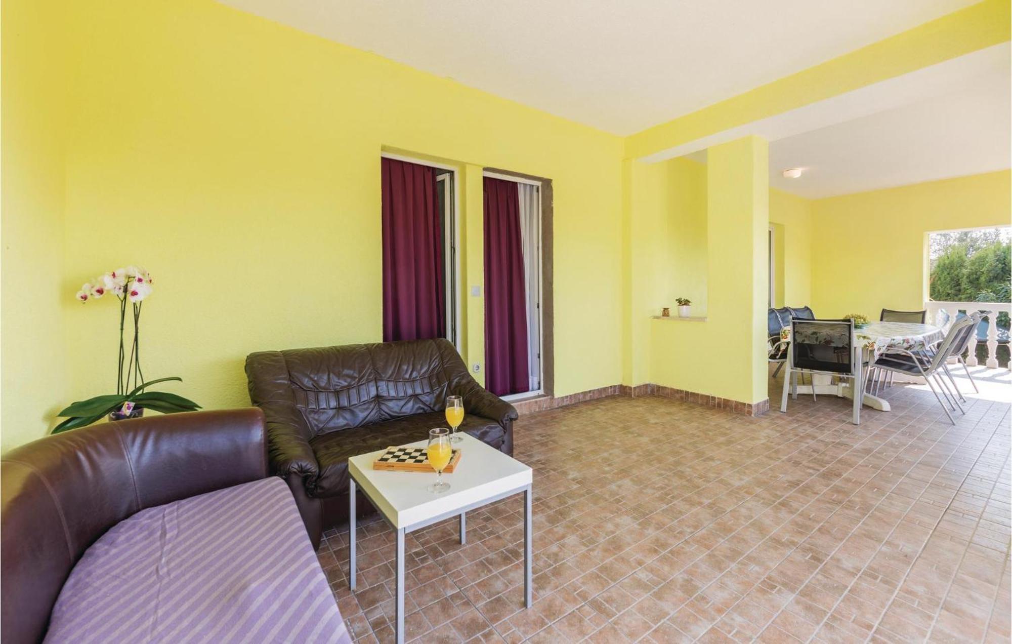 4 Bedroom Beautiful Apartment In שטיניאן מראה חיצוני תמונה