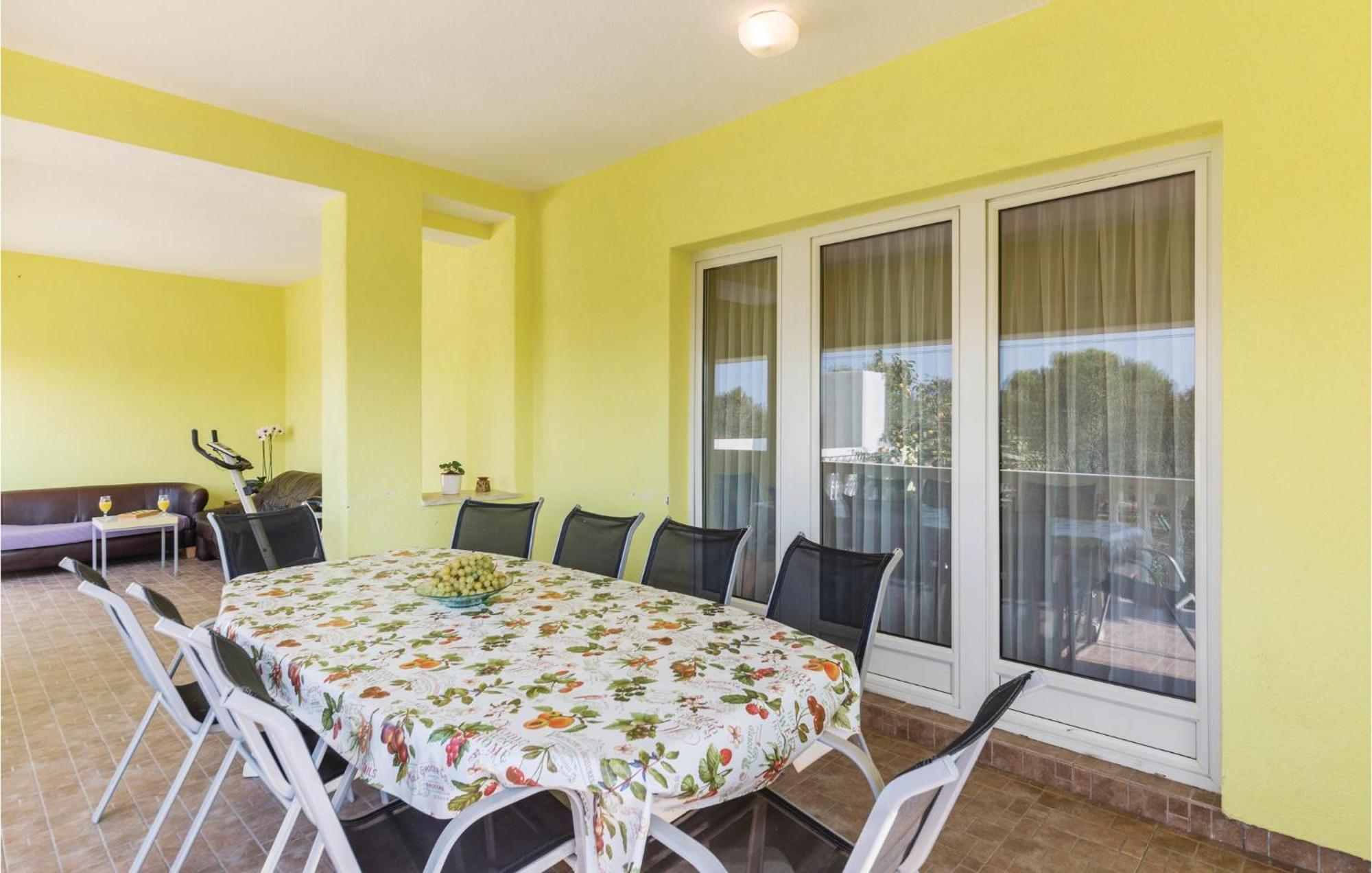 4 Bedroom Beautiful Apartment In שטיניאן מראה חיצוני תמונה